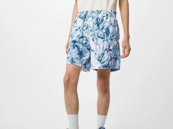 Phối đồ với quần short nam hoạ tiết sao cho cá tính và thời thượng