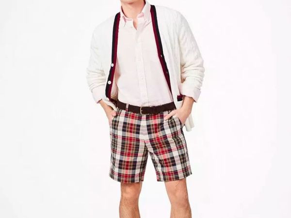 Phối đồ với quần short nam hoạ tiết sao cho cá tính và thời thượng