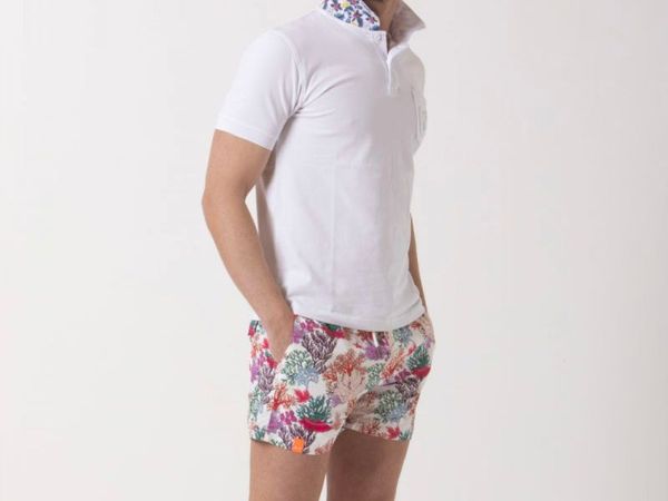 Phối đồ với quần short nam hoạ tiết sao cho cá tính và thời thượng
